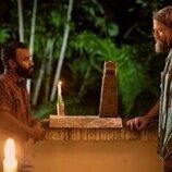 Charles Halford y Andy McQueen en el 3x09 de 'Outer Banks'