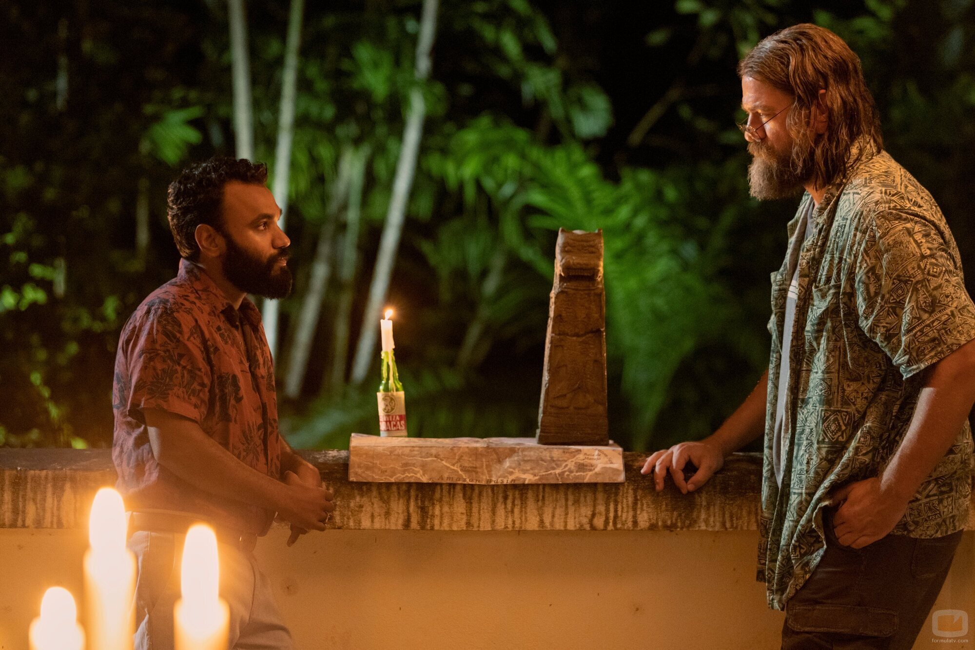 Charles Halford y Andy McQueen en el 3x09 de 'Outer Banks'