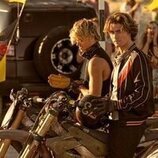 Chase Stokes y Rudy Pankow en 4x01 titulado 'El Enduro' de 'Outer Banks'