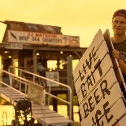 Rudy Pankow en 4x01 'El Enduro' de 'Outer Banks'