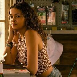 Madison Bailey en el 4x01 de 'Outer Banks'