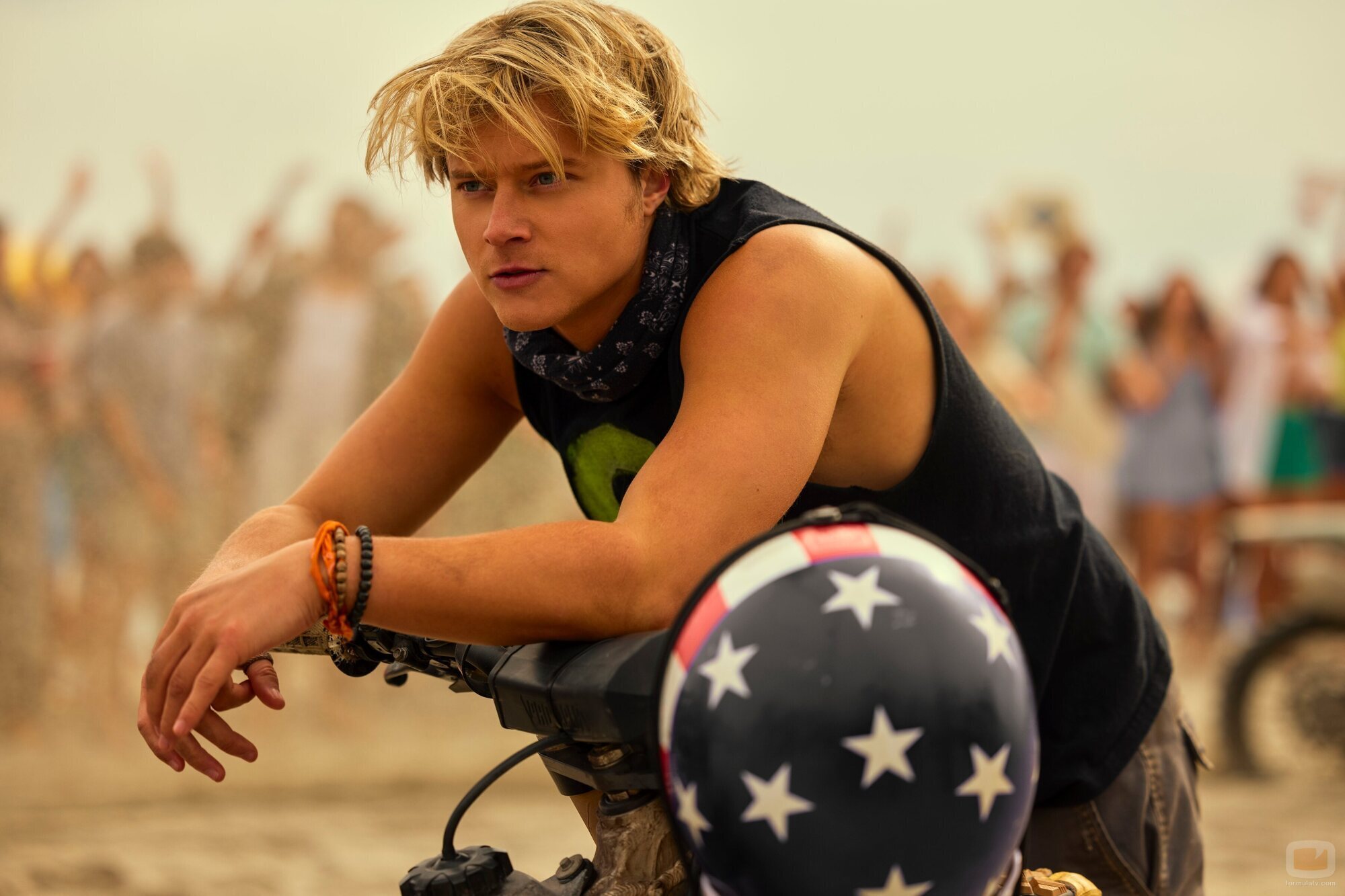 Rudy Pankow en el 4x01 de 'Outer Banks'