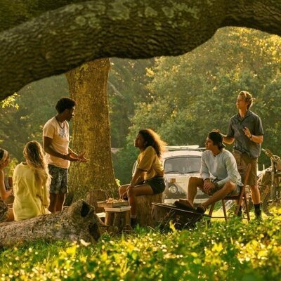 Still de Temporada 4 y el capítulo 01 de 'Outer Banks'