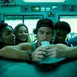 Still de Capítulo 1 titulado 'El Enduro' de 'Outer Banks'