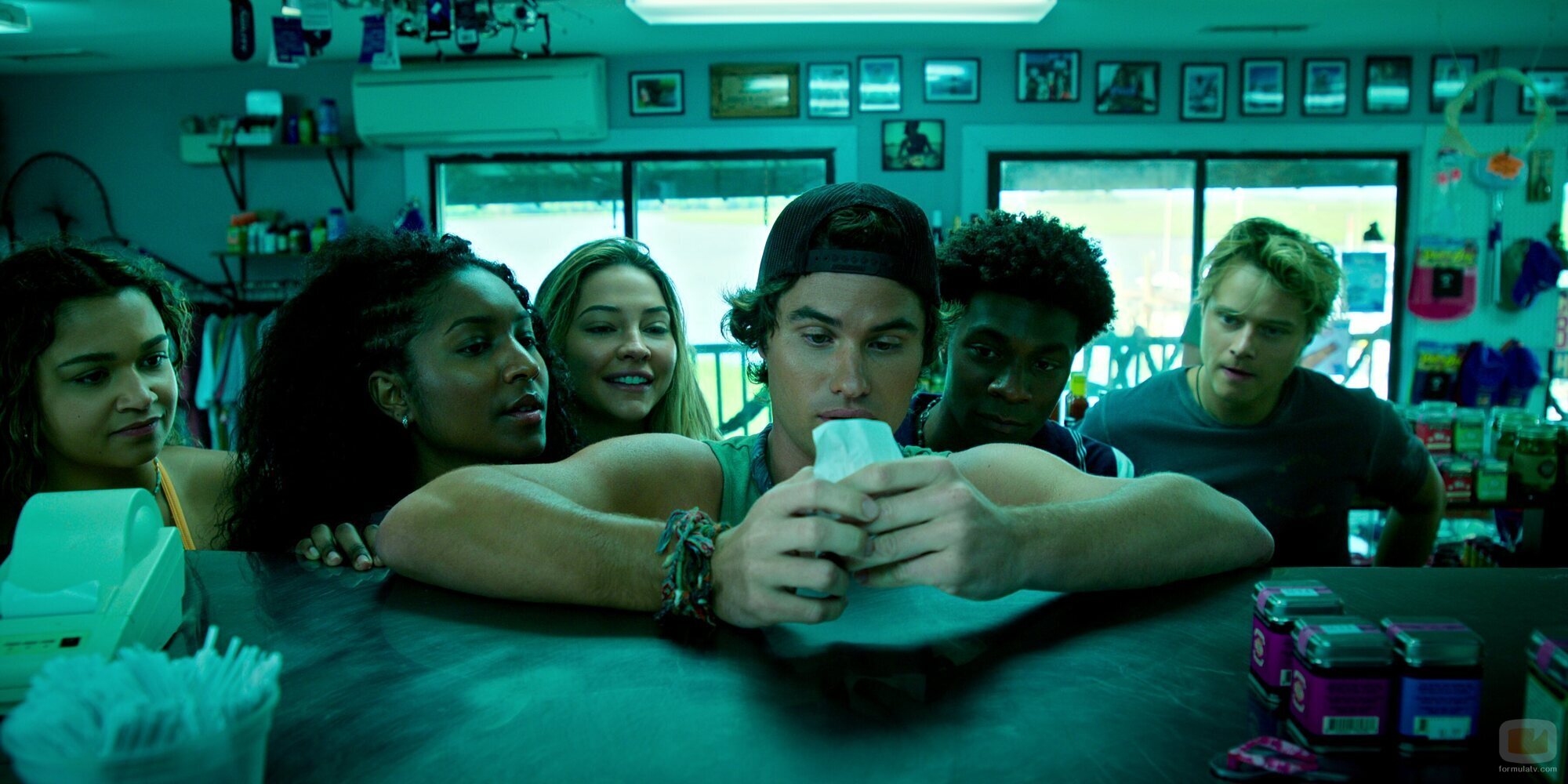 Still de Capítulo 1 titulado 'El Enduro' de 'Outer Banks'