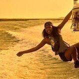 Foto de Carlacia Grant en 'El Enduro' de 'Outer Banks'