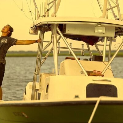 Rudy Pankow en la temporada 4 y el capítulo 01 de 'Outer Banks'