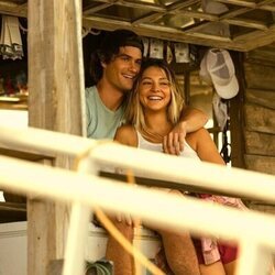 Chase Stokes y Madelyn Cline en 4x01 'El Enduro' de 'Outer Banks'
