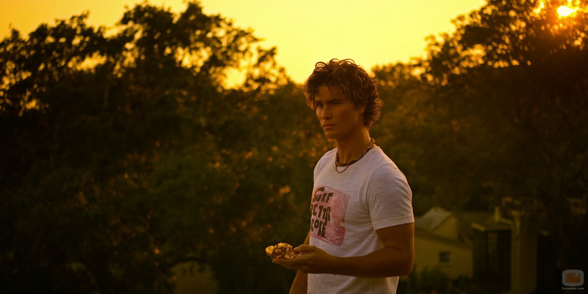 Chase Stokes en Capítulo 1 titulado 'El Enduro' de 'Outer Banks'