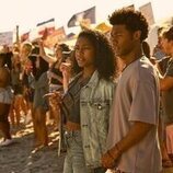 J.D. y Carlacia Grant en 4x01 titulado 'El Enduro' de 'Outer Banks'