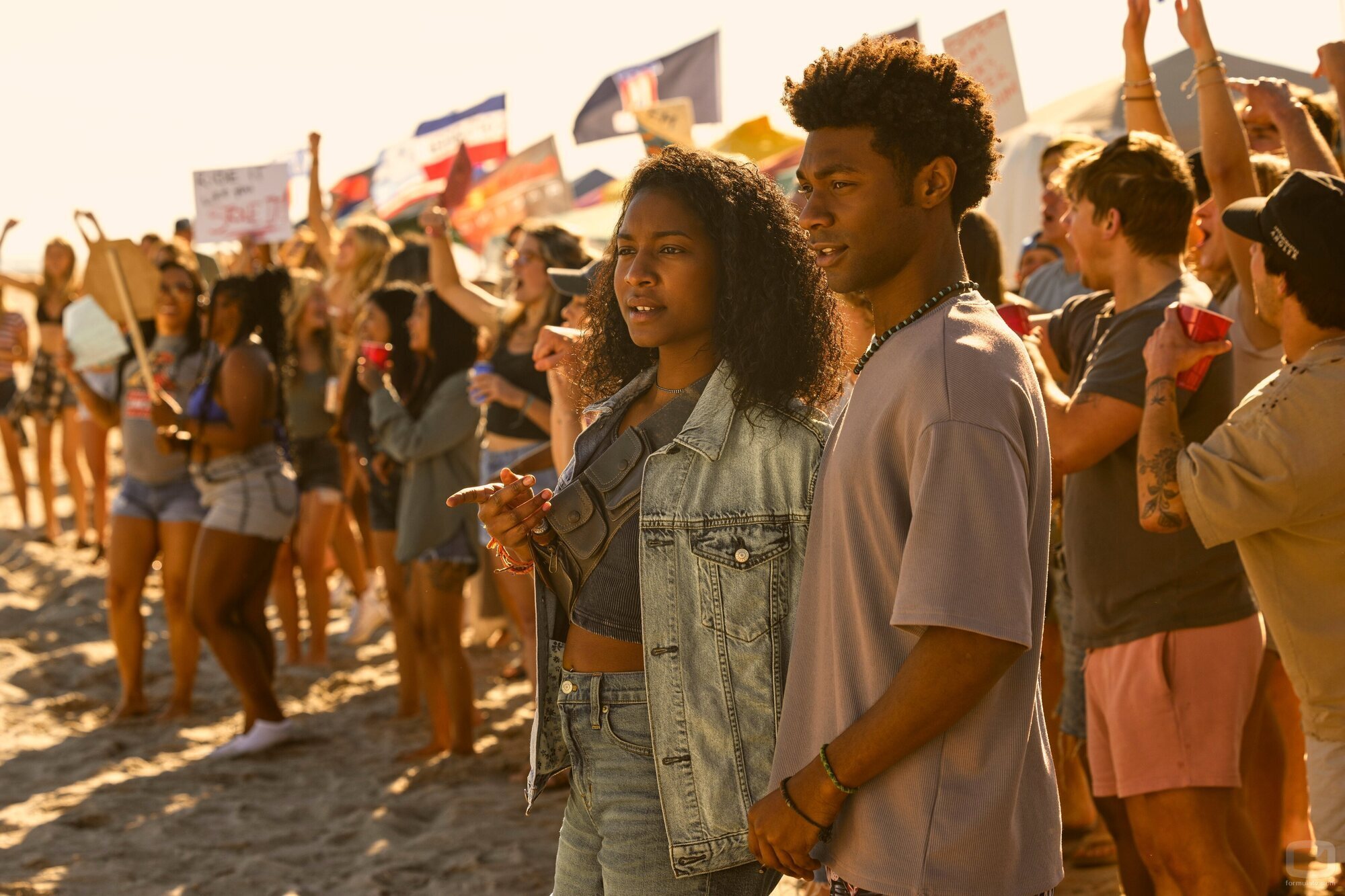 J.D. y Carlacia Grant en 4x01 titulado 'El Enduro' de 'Outer Banks'