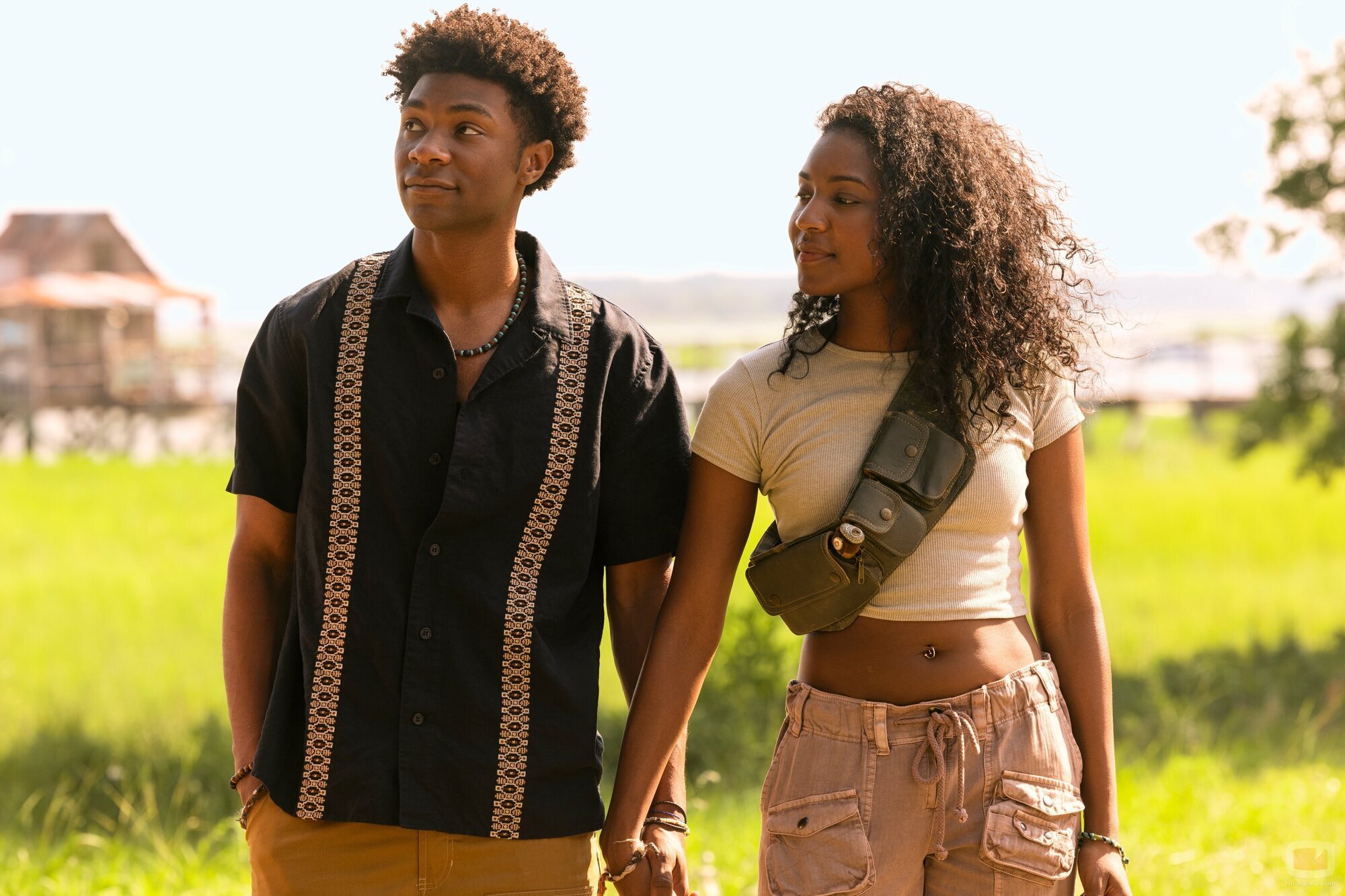 J.D. y Carlacia Grant en 4x01 'El Enduro' de 'Outer Banks'