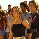 Chase Stokes y Madelyn Cline en el 4x01 de 'Outer Banks'