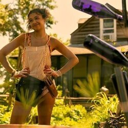 Madison Bailey en Capítulo 1 titulado 'El Enduro' de 'Outer Banks'