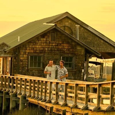 Austin North y Drew Starkey en la temporada 4 y el capítulo 02 de 'Outer Banks'