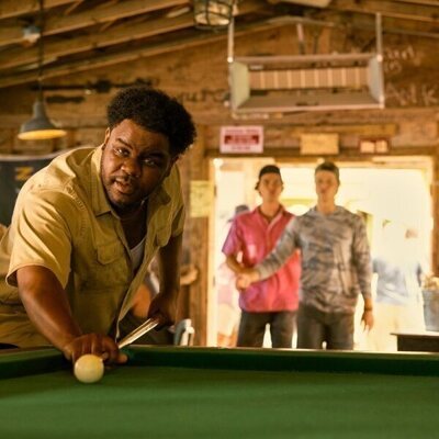 Chase Stokes y Rudy Pankow en 'Barbanegra' de 'Outer Banks'