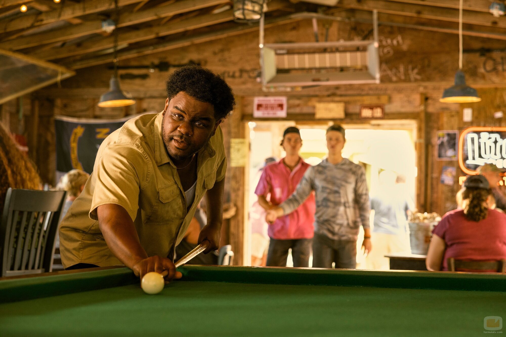 Chase Stokes y Rudy Pankow en 'Barbanegra' de 'Outer Banks'