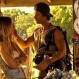 Chase Stokes y Madelyn Cline en 4x02 'Barbanegra' de 'Outer Banks'