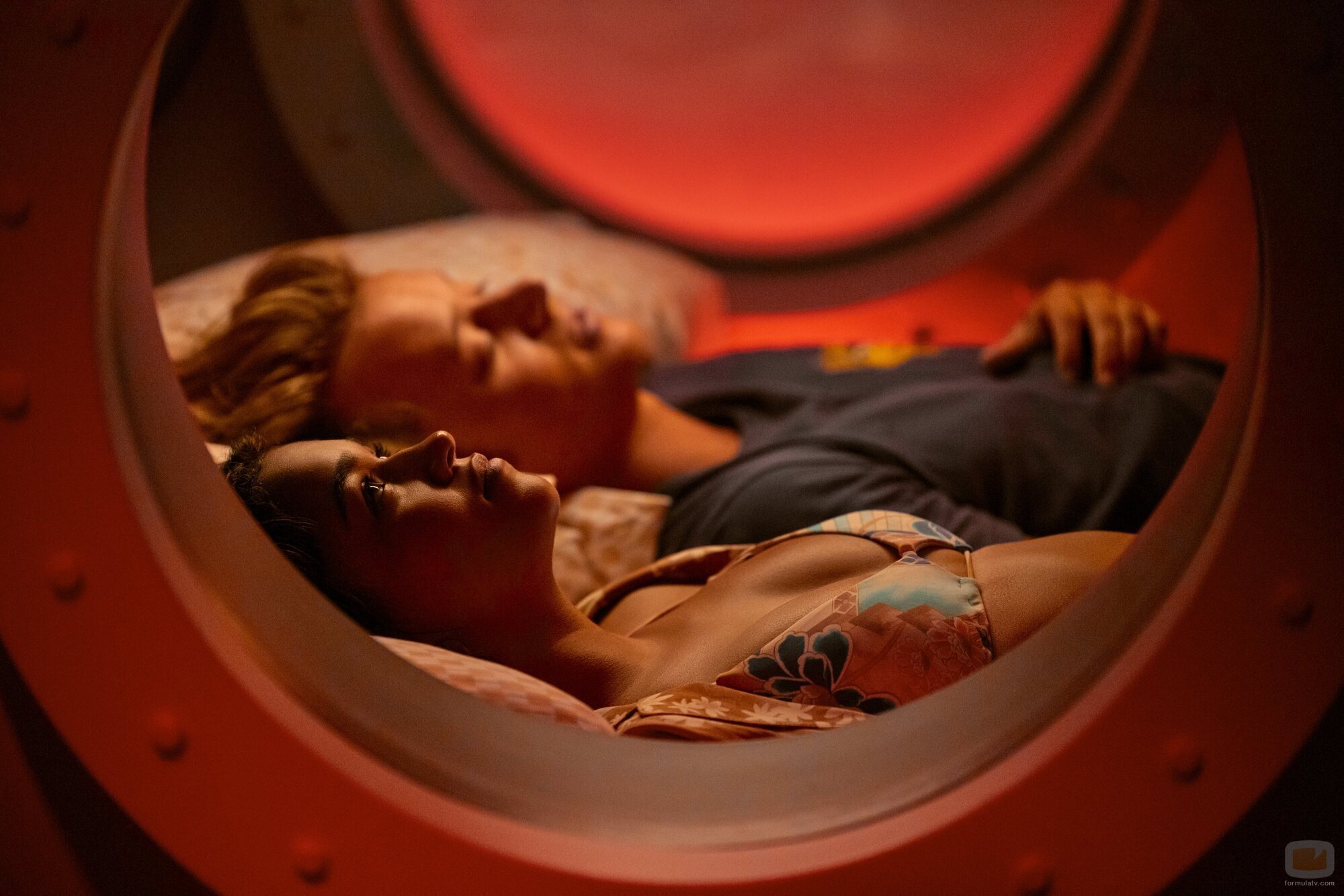 Madison Bailey y Rudy Pankow en 4x02 titulado 'Barbanegra' de 'Outer Banks'