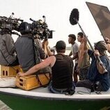 Chase Stokes y J.D. en Capítulo 2 titulado 'Barbanegra' de 'Outer Banks'