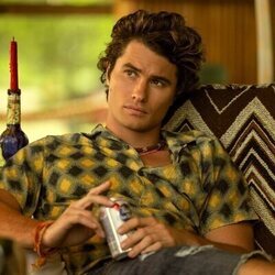 Chase Stokes en 'Barbanegra' de 'Outer Banks'