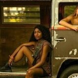 Madelyn Cline y Carlacia Grant en la temporada 4 y el capítulo 02 de 'Outer Banks'