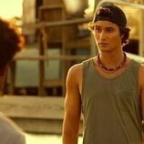 Chase Stokes en Capítulo 2 titulado 'Barbanegra' de 'Outer Banks'