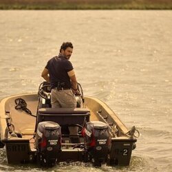 Rigo Sanchez en Capítulo 3 titulado 'Los Corsarios Lupinos' de 'Outer Banks'