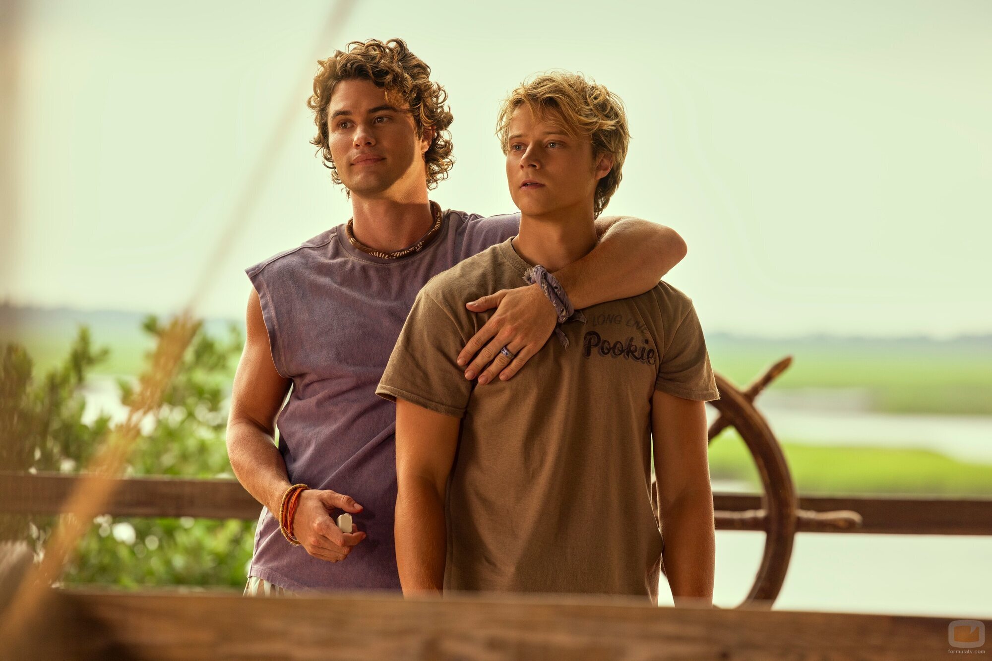 Chase Stokes y Rudy Pankow en 4x03 'Los Corsarios Lupinos' de 'Outer Banks'