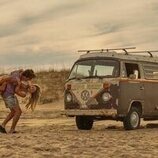 Chase Stokes y Madelyn Cline en la temporada 4 y el capítulo 04 de 'Outer Banks'