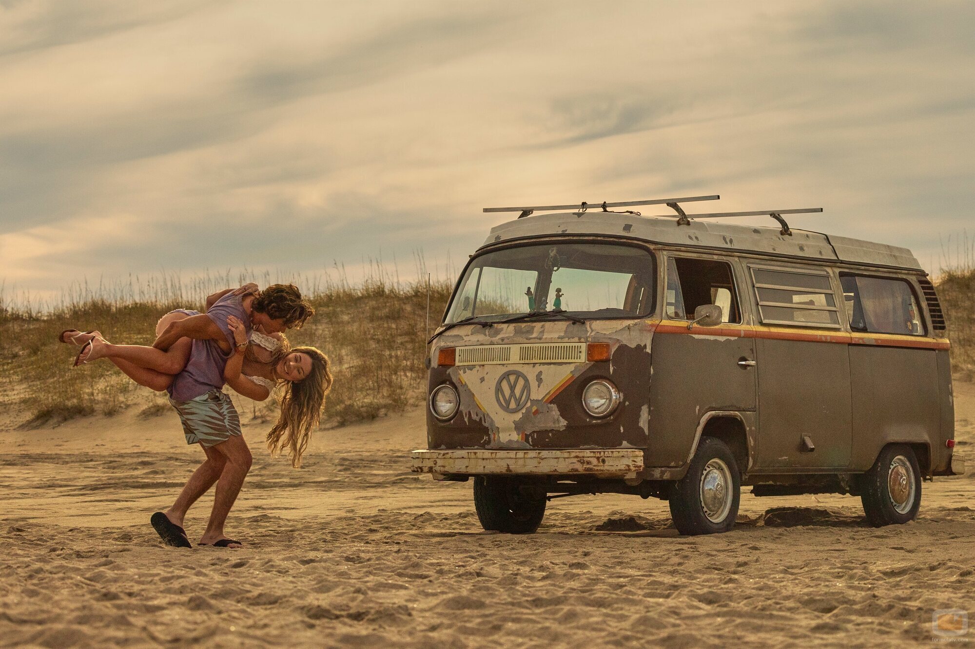Chase Stokes y Madelyn Cline en la temporada 4 y el capítulo 04 de 'Outer Banks'