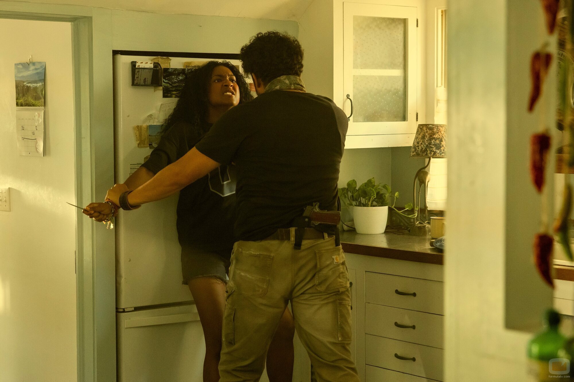 Rigo Sanchez y Carlacia Grant en 4x04 'Olas' de 'Outer Banks'