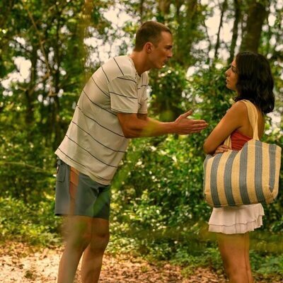 Fiona Palomo y Drew Starkey en 4x04 'Olas' de 'Outer Banks'