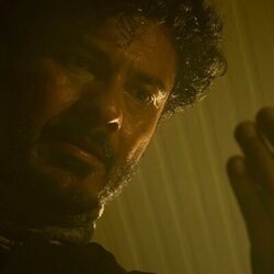 Rigo Sanchez en 4x04 titulado 'Olas' de 'Outer Banks'