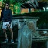 Chase Stokes en Capítulo 5 titulado 'Albatros' de 'Outer Banks'