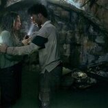 Madelyn Cline y J.D. en 4x05 titulado 'Albatros' de 'Outer Banks'