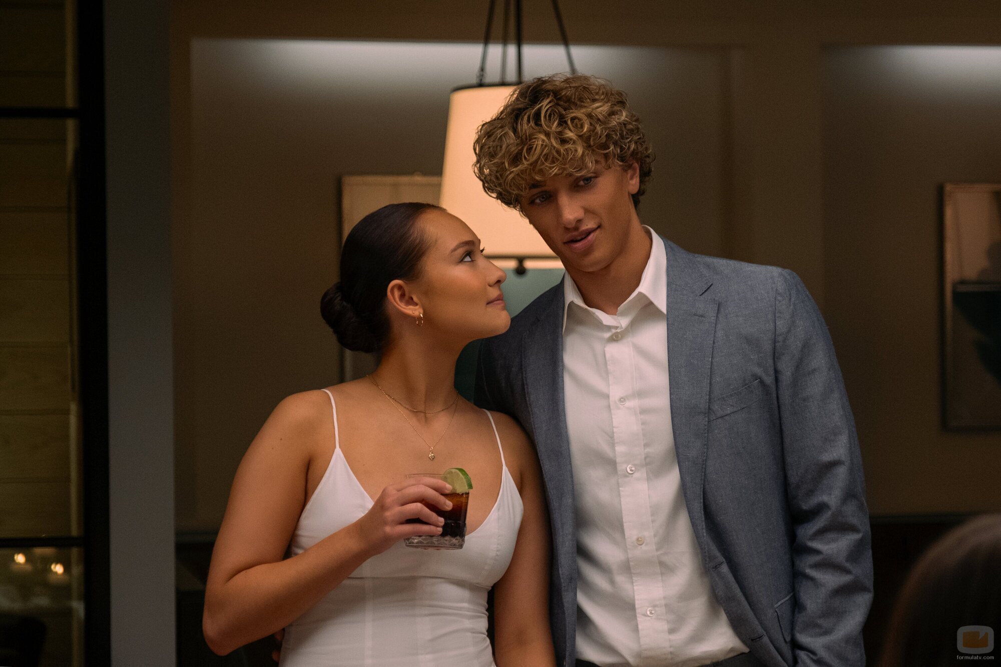 Lola Tung y Gavin Casalegno en Capítulo 8 titulado 'El último beso' de 'El verano en que me enamoré'