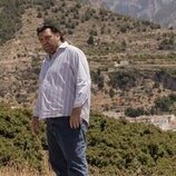 Hovik Keuchkerian en Capítulo 1 titulado 'Parte I' de 'Dos tumbas'