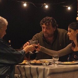 Hovik Keuchkerian en la temporada 1 y el capítulo 01 de 'Dos tumbas'