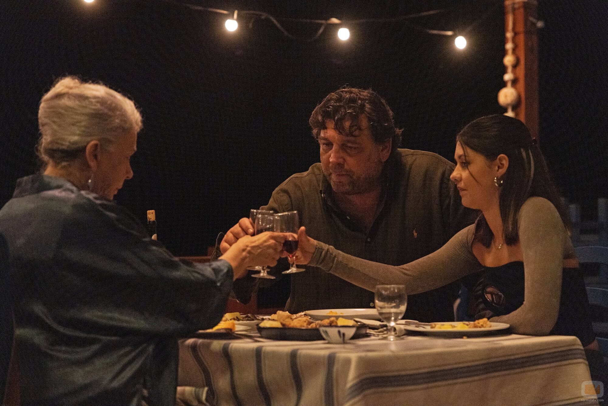 Hovik Keuchkerian en la temporada 1 y el capítulo 01 de 'Dos tumbas'