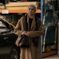 Kiti Mánver en la temporada 1 y el capítulo 02 de 'Dos tumbas'