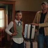 Marc Blucas y Nikki Rodriguez en 'Bienvenida a Colorado' de 'Mi vida con los chicos Walter'