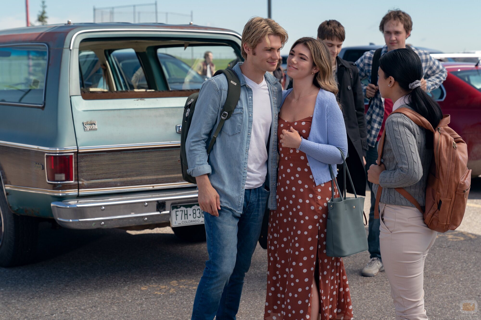 Alisha Newton y Noah LaLonde en 'Bienvenida a Colorado' de 'My Life with the Walter Boys'