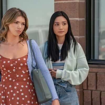 Alisha Newton y Gabrielle Jacinto en 'Bienvenida a Colorado' de 'My Life with the Walter Boys'