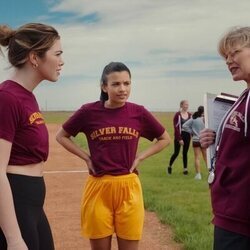 Alisha Newton y Nikki Rodriguez en el 1x04 de 'Mi vida con los chicos Walter'