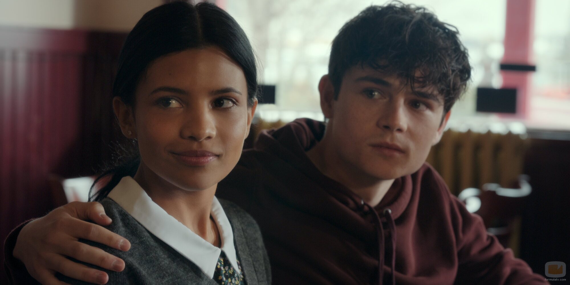 Ashby Gentry y Nikki Rodriguez en Capítulo 6 titulado 'Equipaje' de 'Mi vida con los chicos Walter'