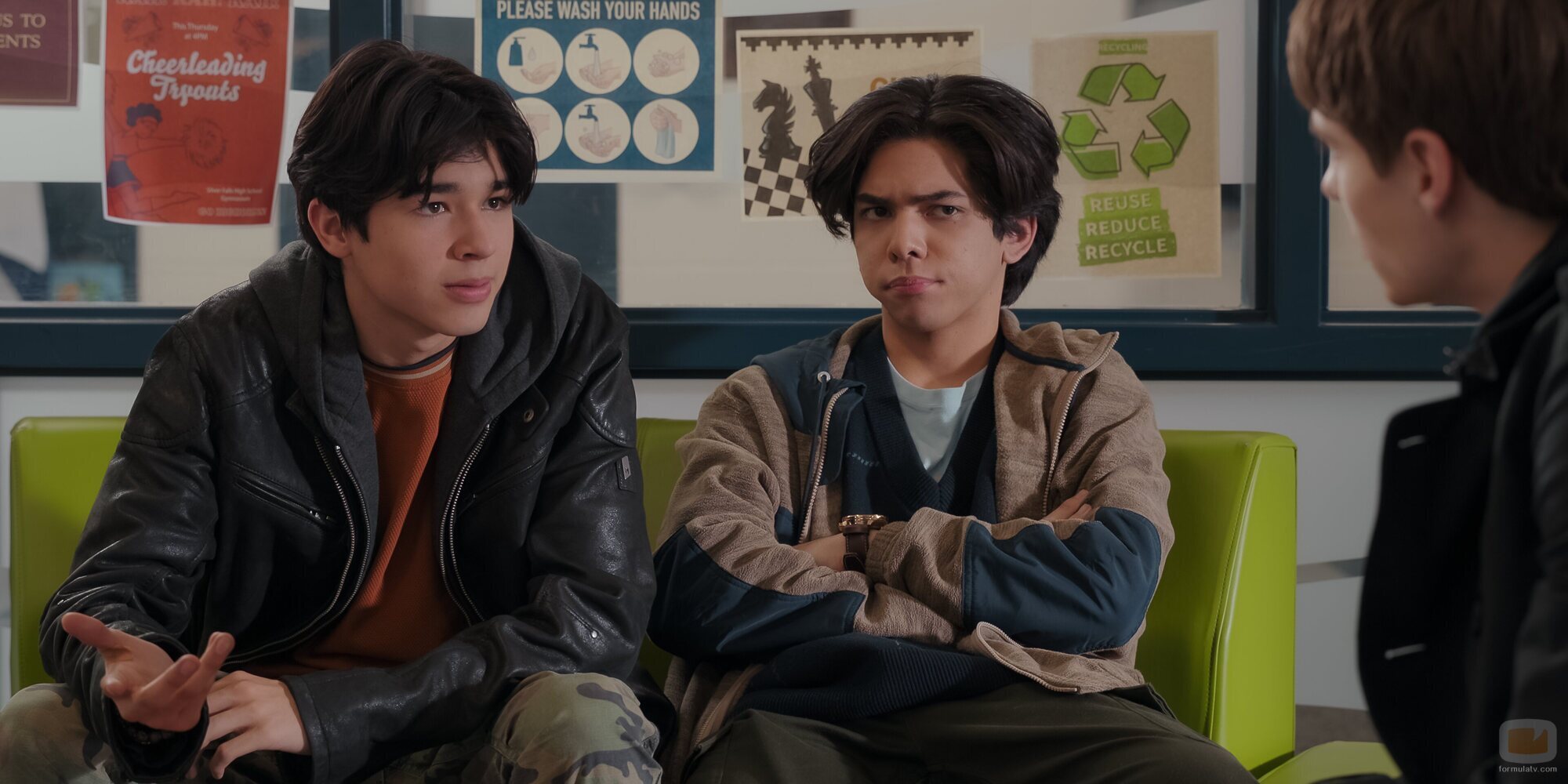 Isaac Arellanes y Myles Perez en Capítulo 7 titulado 'Corren rumores...' de 'Mi vida con los chicos Walter'