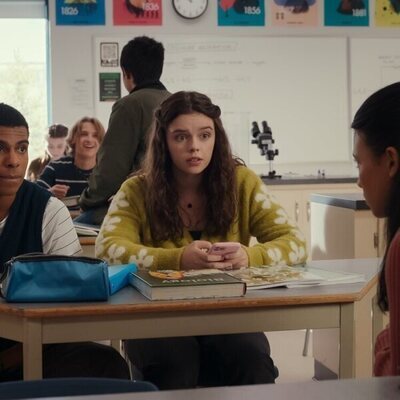 Nikki Rodriguez y Jaylan Evans en 'Corren rumores...' de 'My Life with the Walter Boys'
