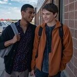 Corey Fogelmanis y Jaylan Evans en 1x08 'Fuera de control' de 'Mi vida con los chicos Walter'