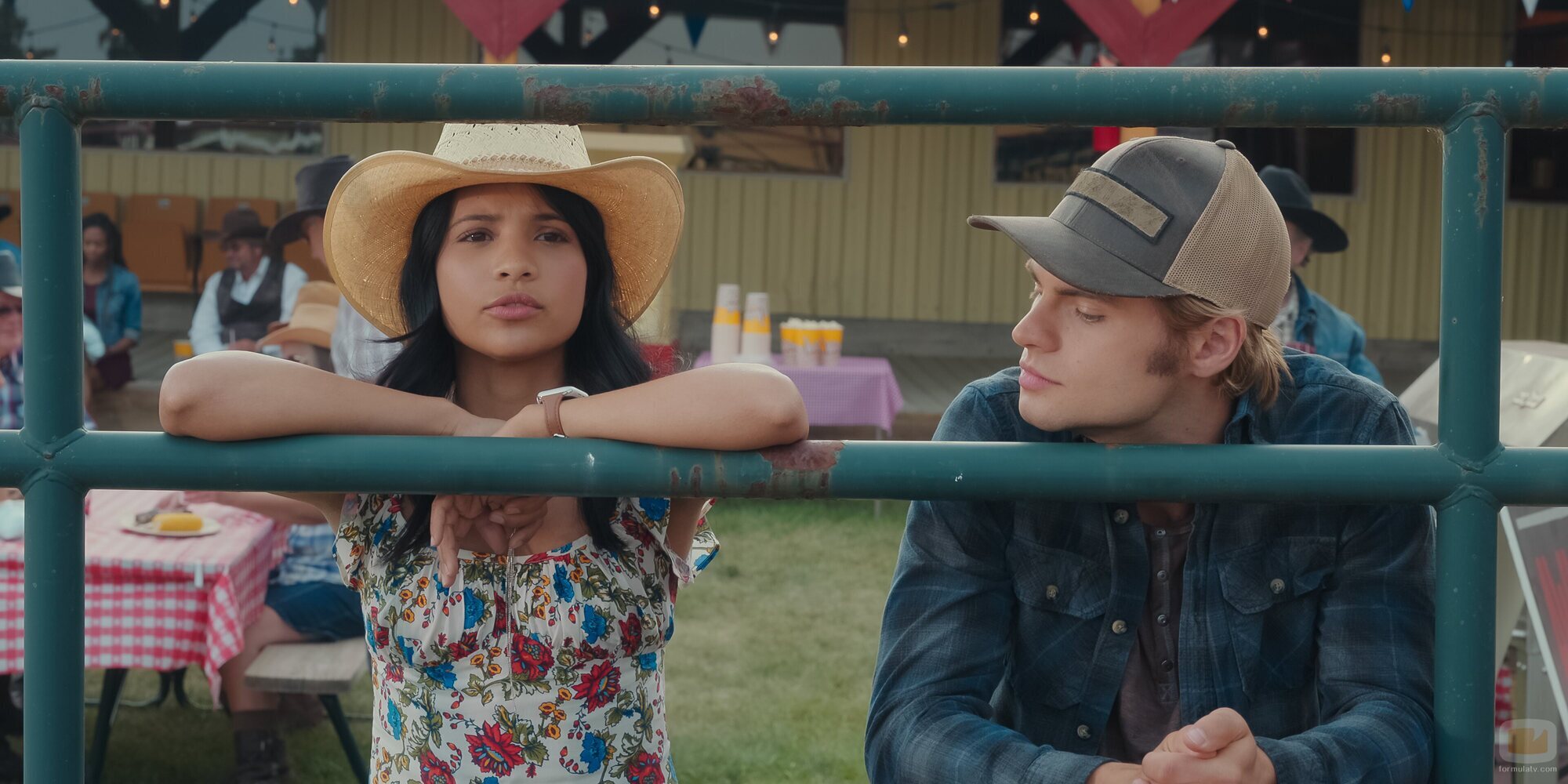 Noah LaLonde y Nikki Rodriguez en la temporada 1 y el capítulo 09 de 'Mi vida con los chicos Walter'